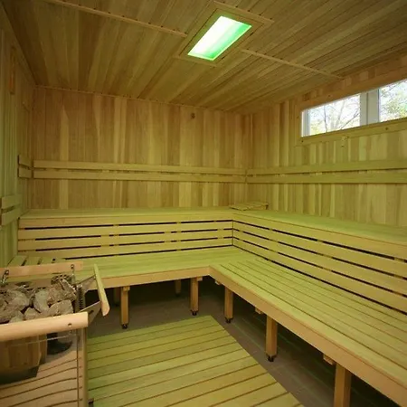 Behounek ホテル ヤーヒモフ